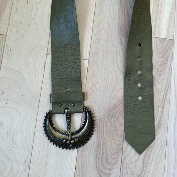 Textured Green Belt – Statement Crescent Buckle - Picture 2 of 8